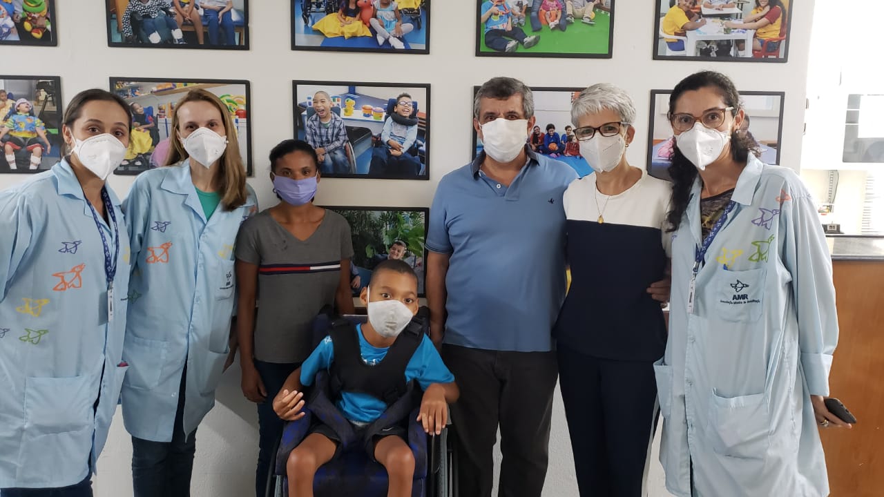 De Lacre em lacre, uma cadeira de rodas faz alguém mais feliz!